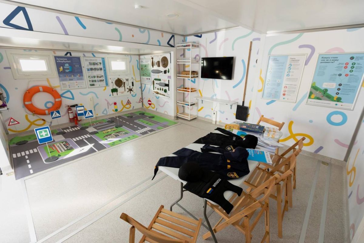 В Україні почали їздити мобільні класи безпеки для дітей: як вони виглядають та що в них є